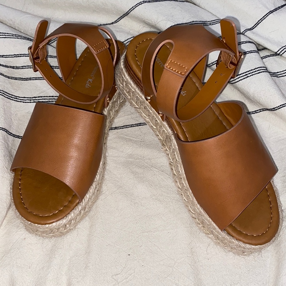 🌸3/$15🌸 Pierre Dumas Kids Size 3